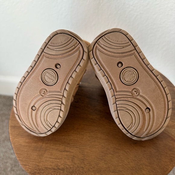 Wonder Nation Infant Girl Size 3 Brown Faux Suede Ruffle Bow Ankle Boots - Picture 5 of 10